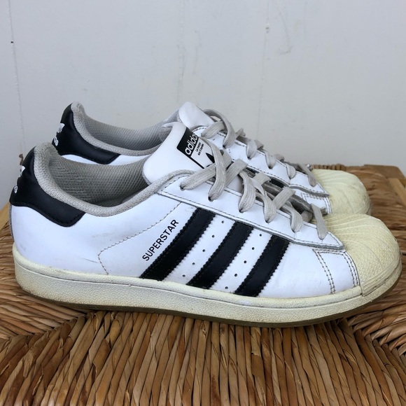 Adidas Superstar Sneakers Sz 6 - Picture 5 of 13